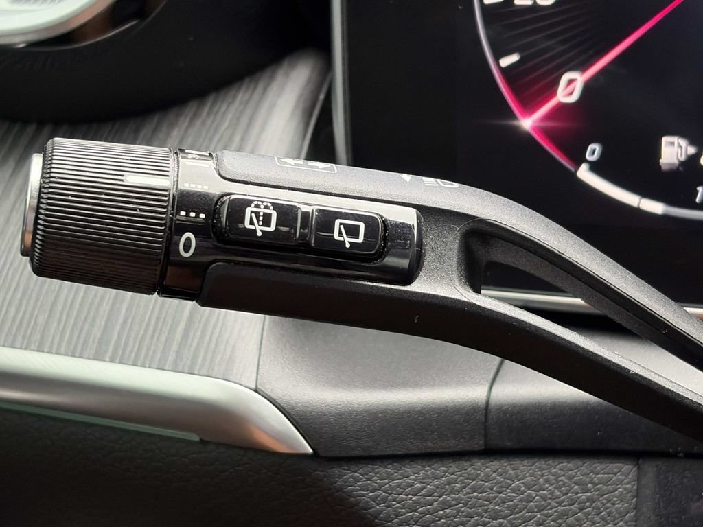 Used 2023 Mercedes-Benz GLC 300 4MATIC image 29