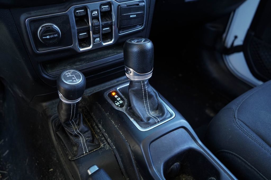 Used 2018 Jeep Wrangler Unlimited Sahara AWD/4WD image 34