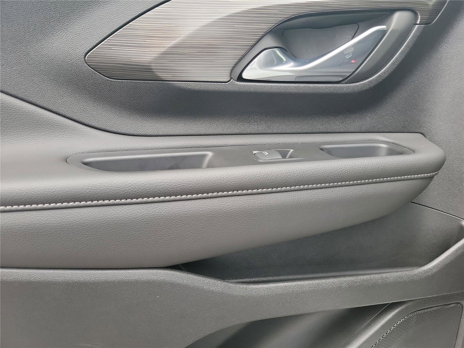 Used 2023 GMC Terrain SLE image 14