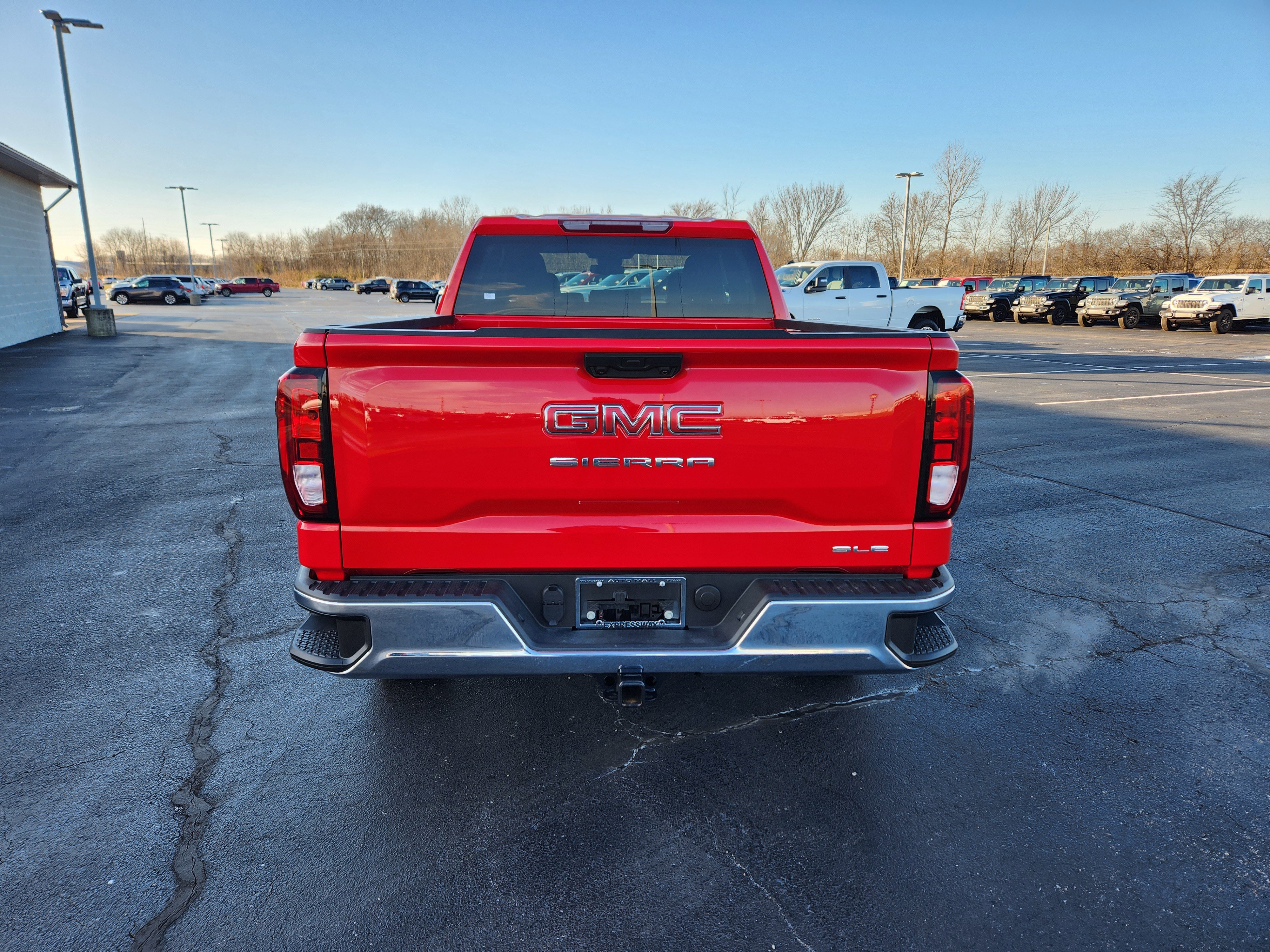 New 2025 GMC Sierra 1500 SLE image 4