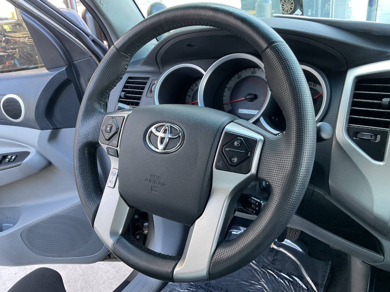 Used 2015 Toyota Tacoma PreRunner w/ TRD Off-Road Package RWD image 18