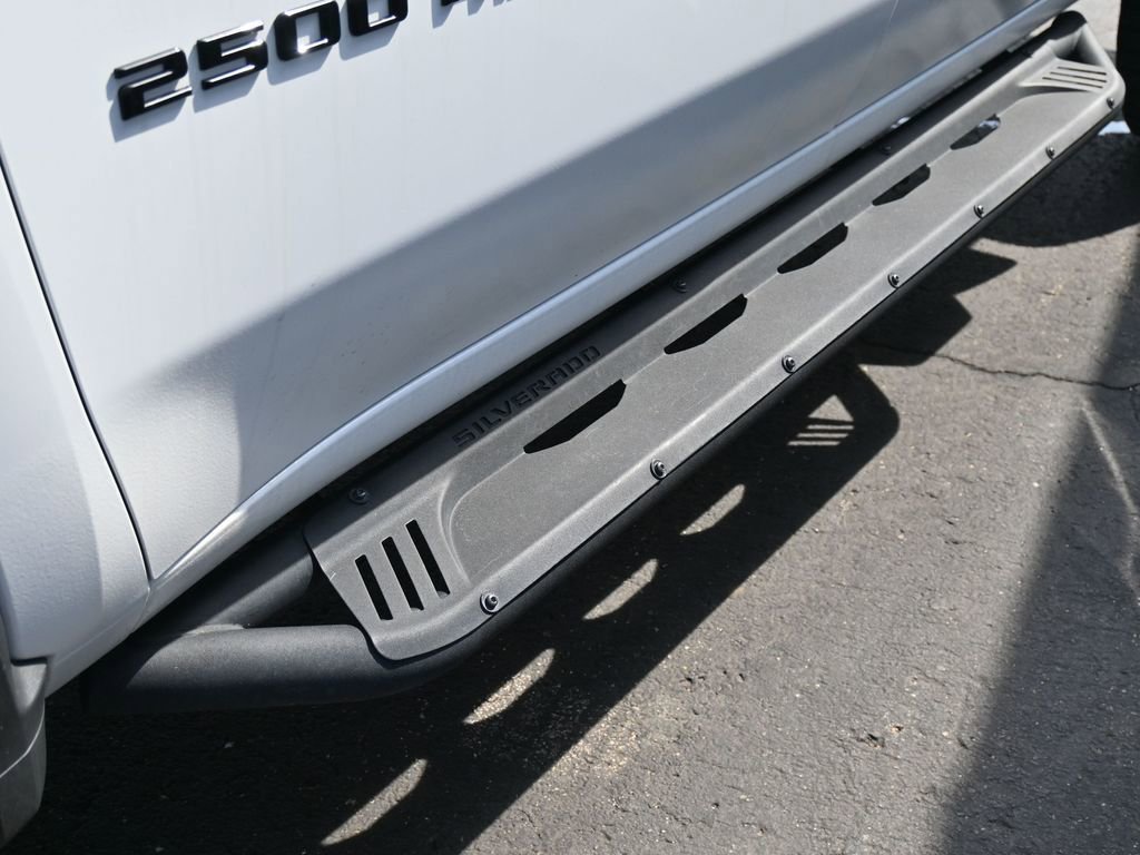 Used 2024 Chevrolet Silverado 2500 ZR2 w/ Technology Package image 14