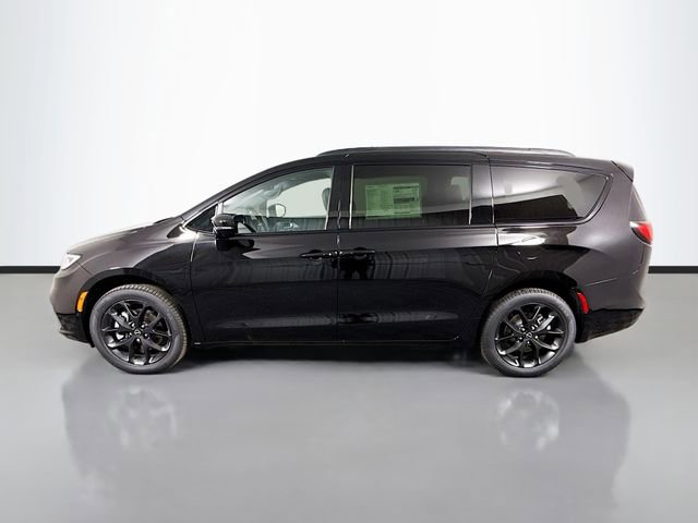 New 2026 Chrysler Pacifica Limited w/ S Appearance Package image 4