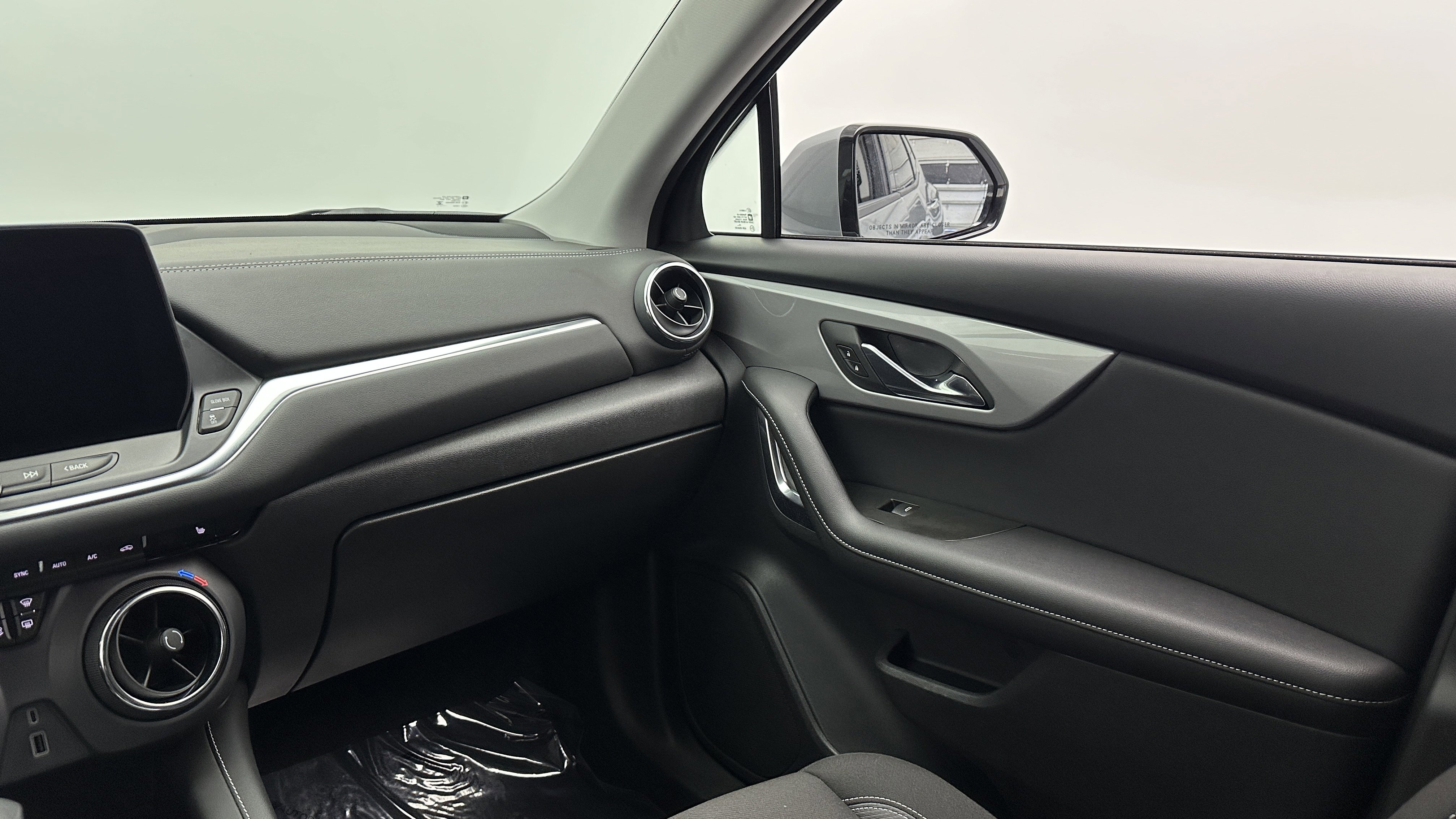 Used 2025 Chevrolet Blazer LT image 25