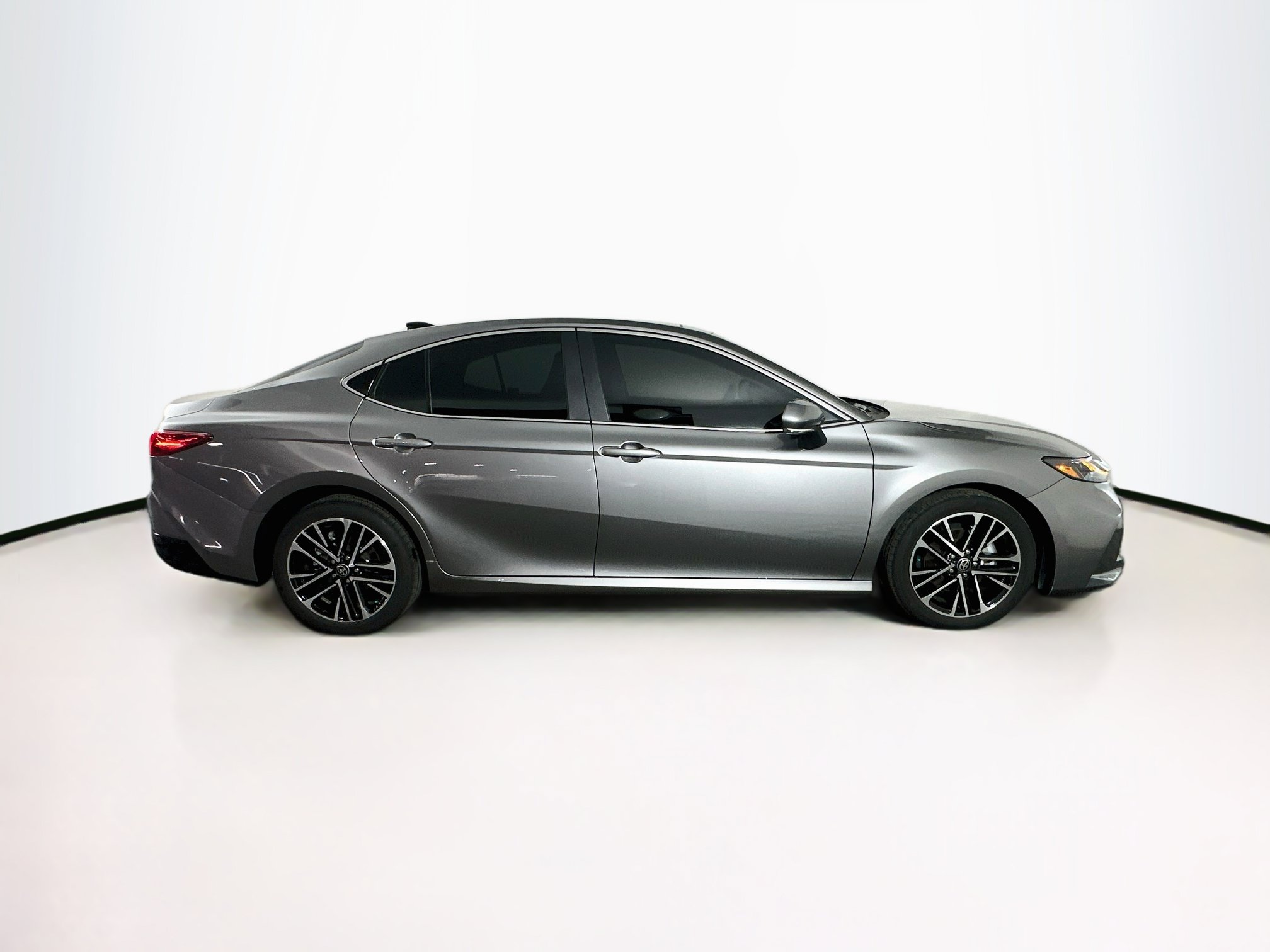 Used 2025 Toyota Camry XLE FWD image 10