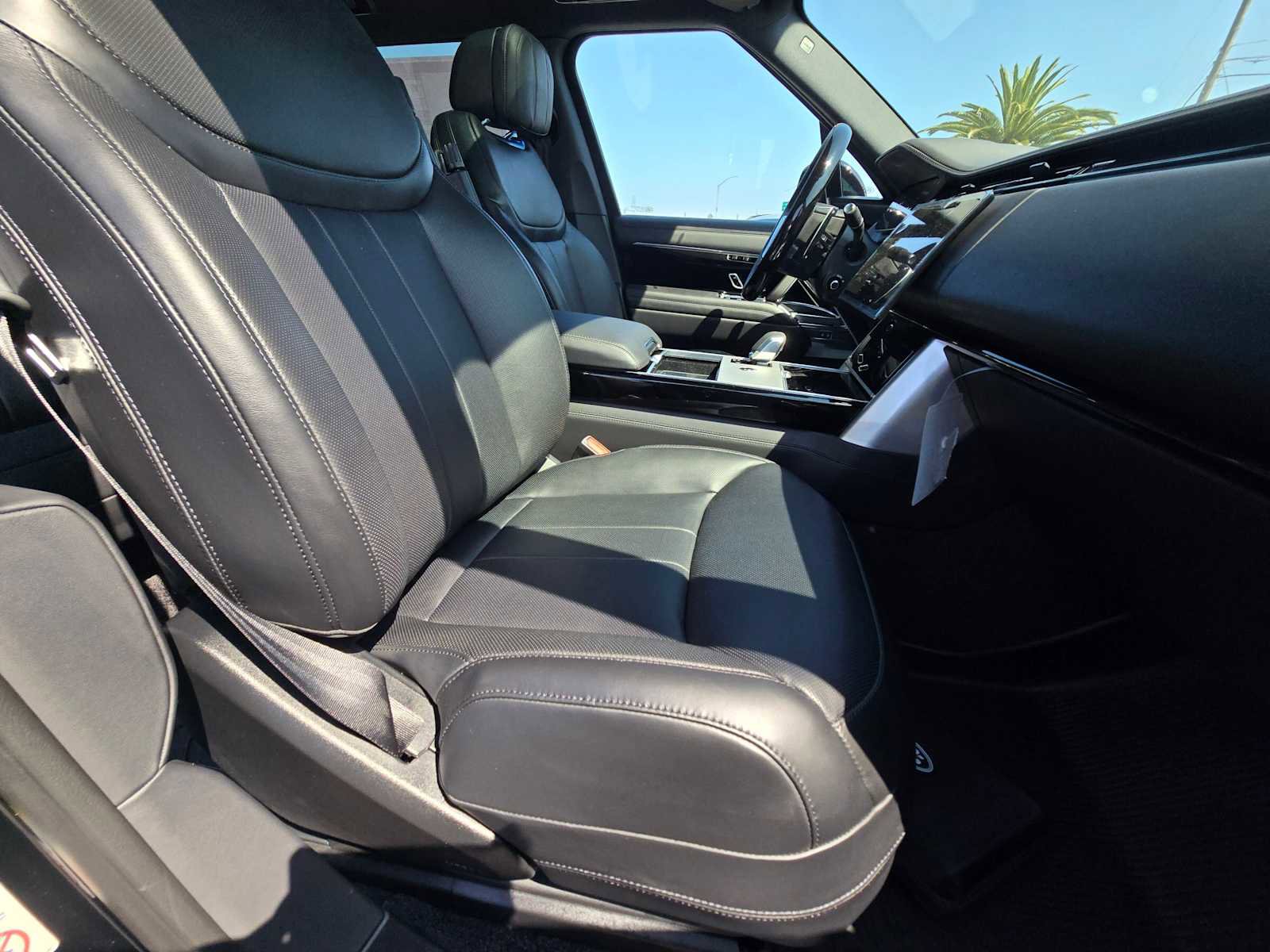 New 2025 Land Rover Range Rover SE image 11