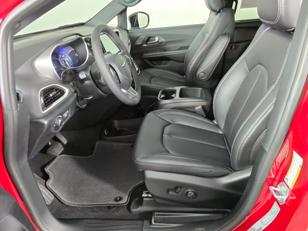 New 2026 Chrysler Voyager LX FWD image 17