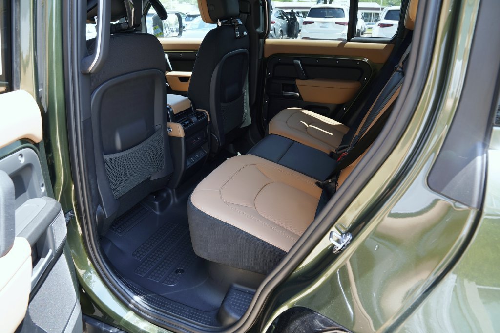 New 2026 Land Rover Defender 110 X AWD/4WD image 33