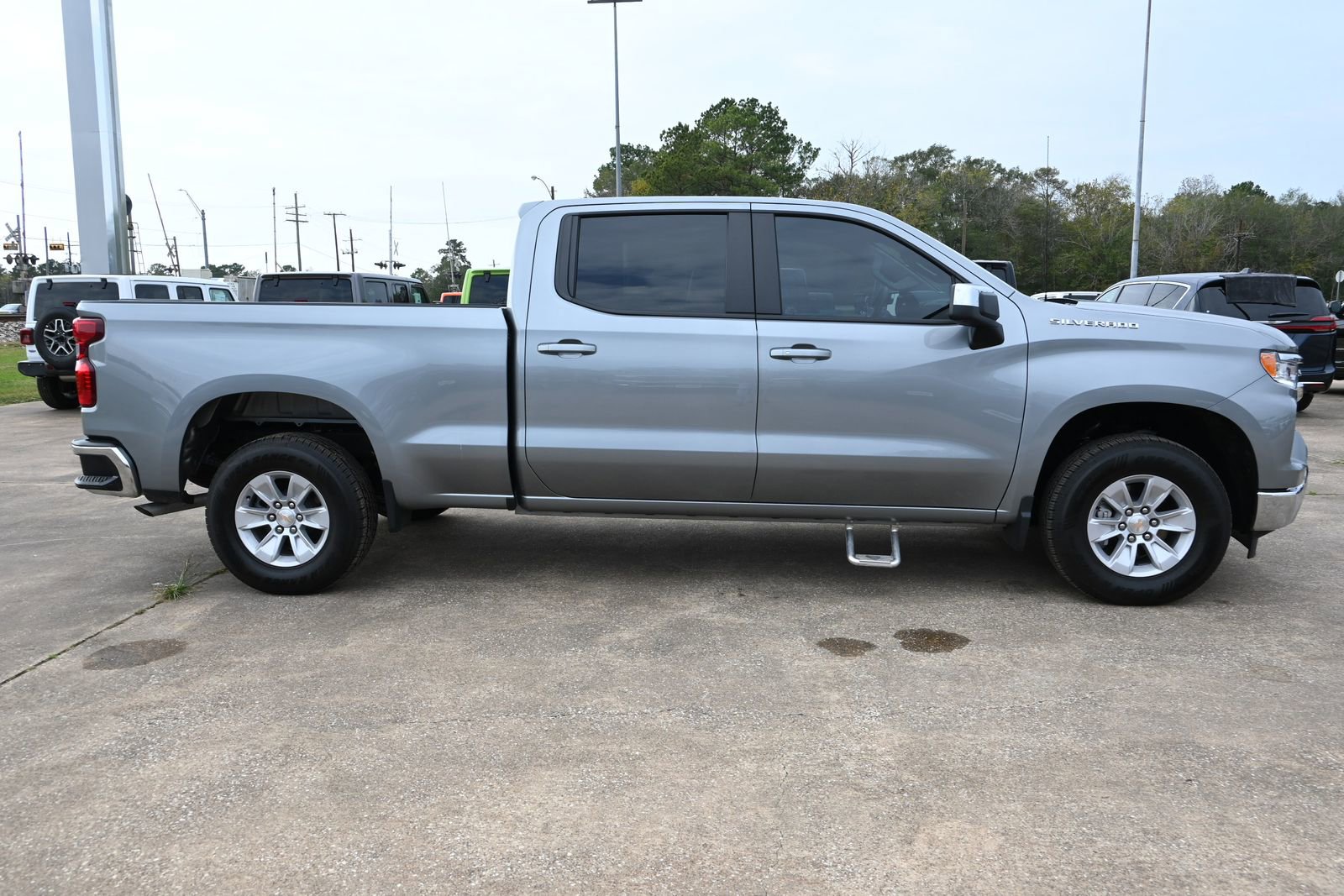 Used 2025 Chevrolet Silverado 1500 LT image 7
