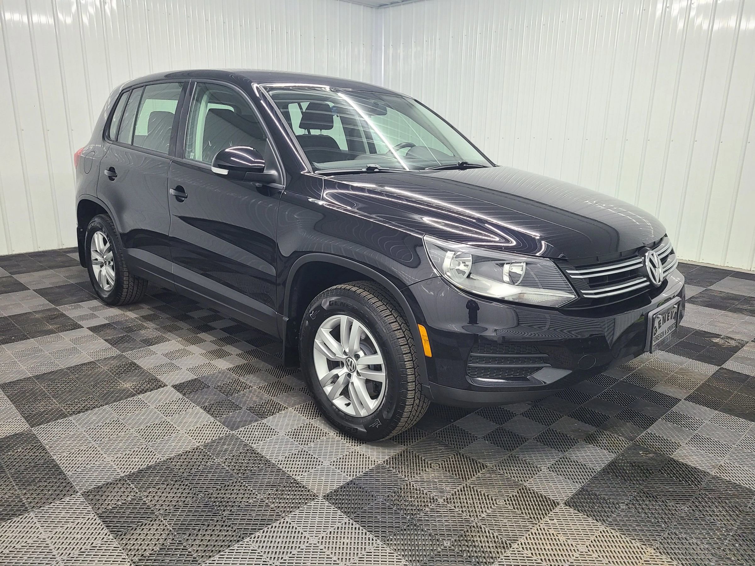 Used 2014 Volkswagen Tiguan S image 4