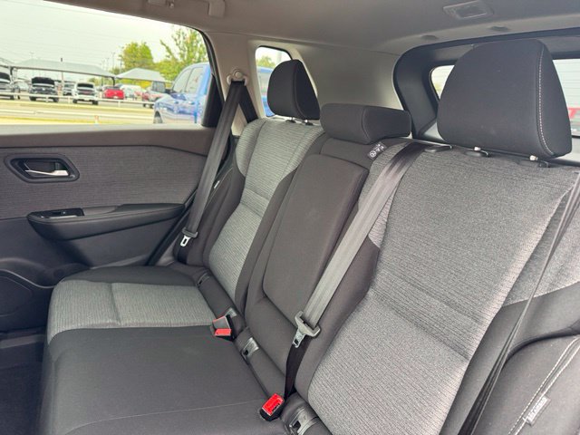 Used 2023 Nissan Rogue SV AWD/4WD image 12