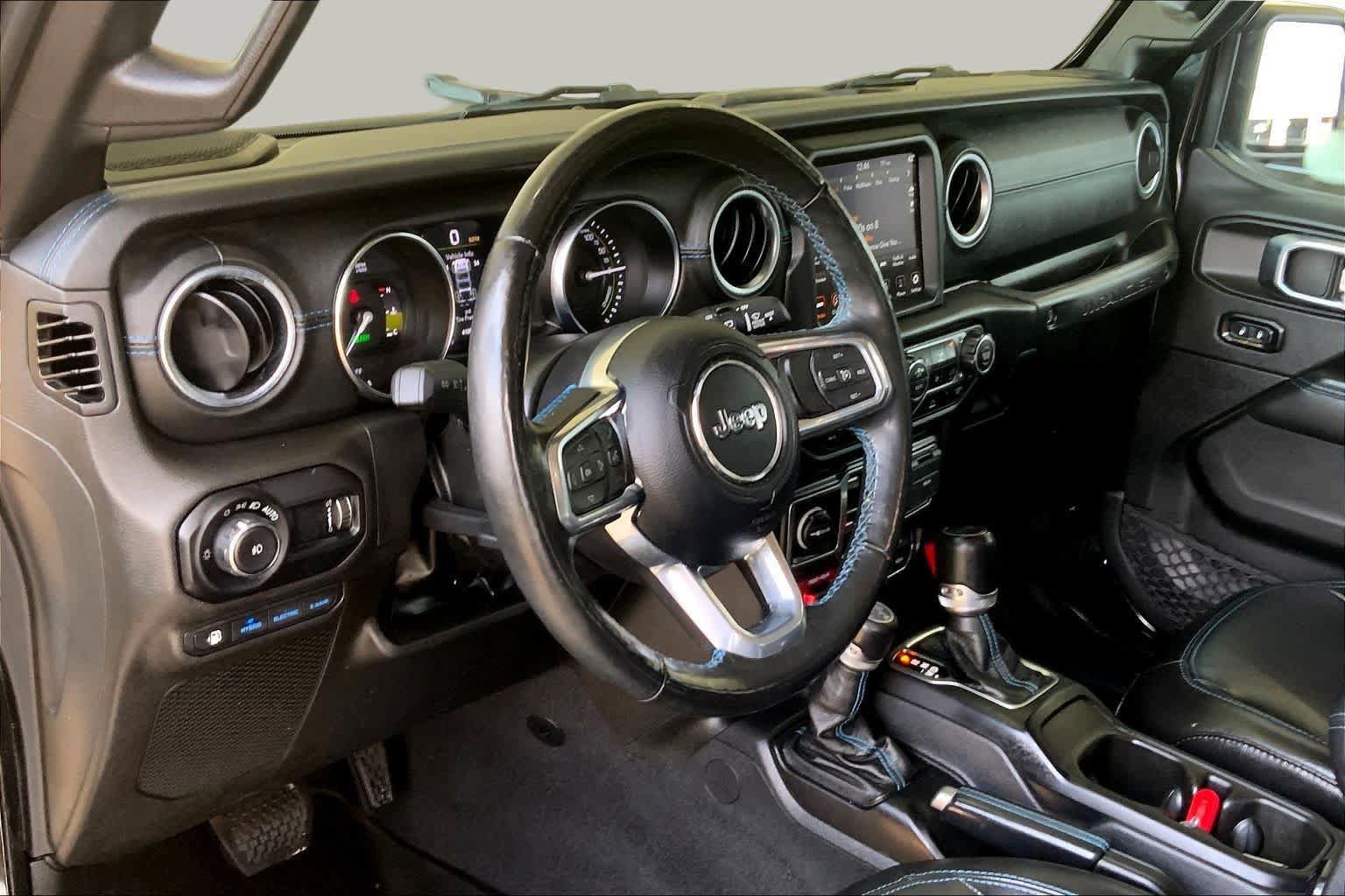 Used 2023 Jeep Wrangler Unlimited Rubicon 4xe w/ Cold Weather Group AWD/4WD image 17