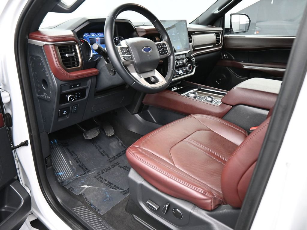 Used 2024 Ford Expedition Limited AWD/4WD image 2