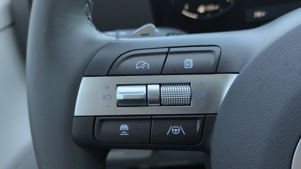 Certified 2025 Hyundai Kona SEL FWD image 20