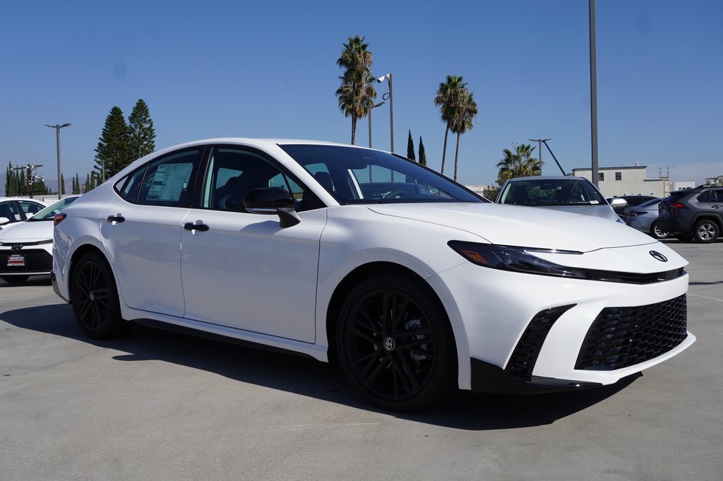 New 2026 Toyota Camry Hybrid image 2