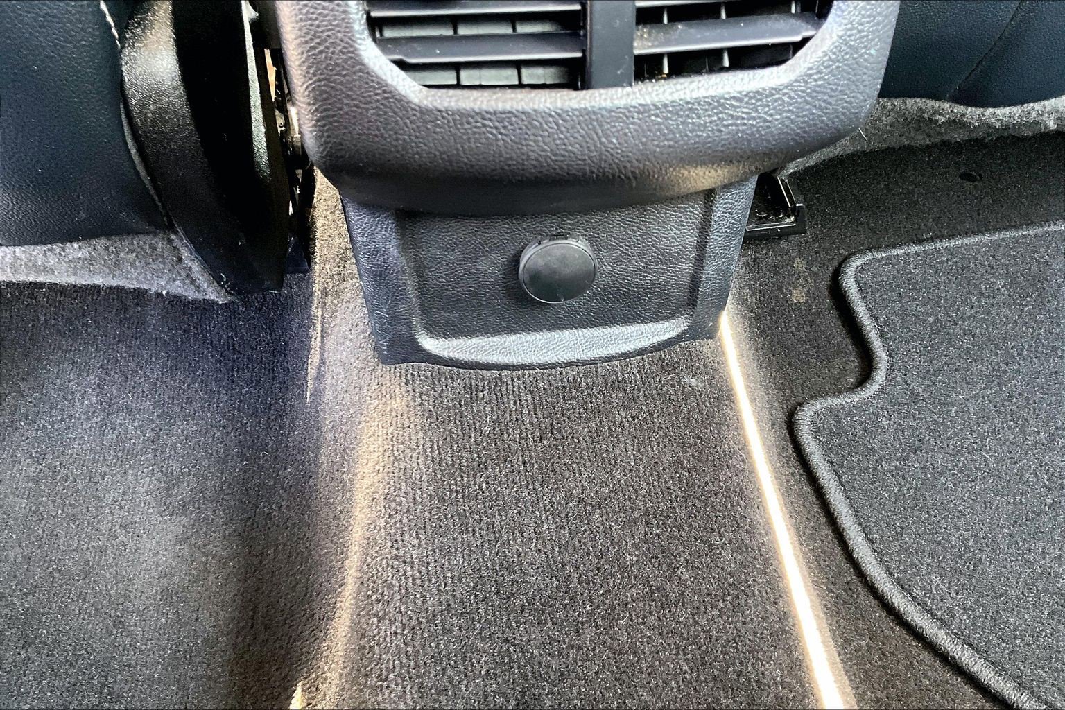 Used 2020 Ford Fusion SEL image 37