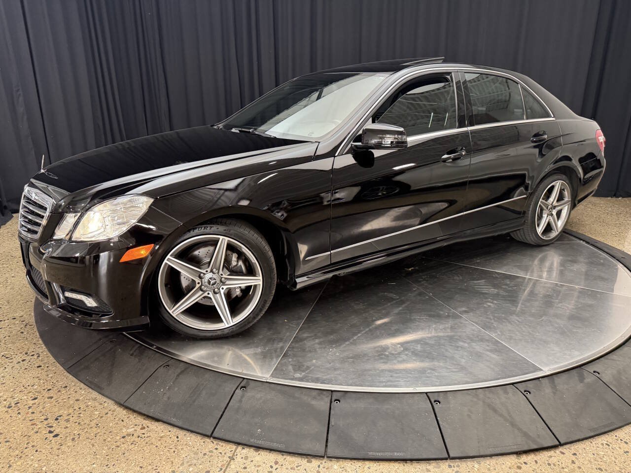 Used 2011 Mercedes-Benz E 350 4MATIC Sedan image 3