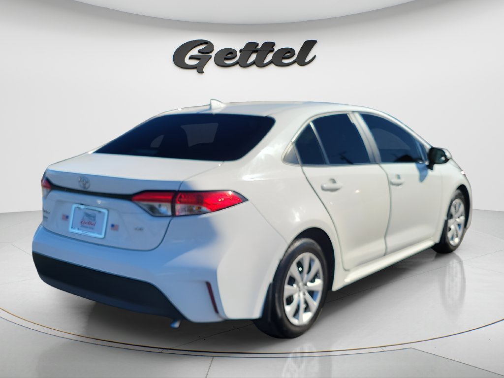 Used 2025 Toyota Corolla LE FWD image 4