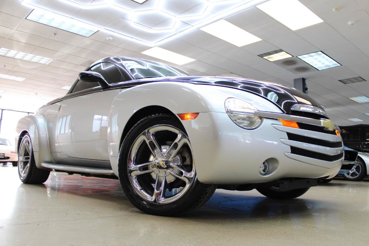 Used 2006 Chevrolet SSR w/ Preferred Equipment Group RWD image 8