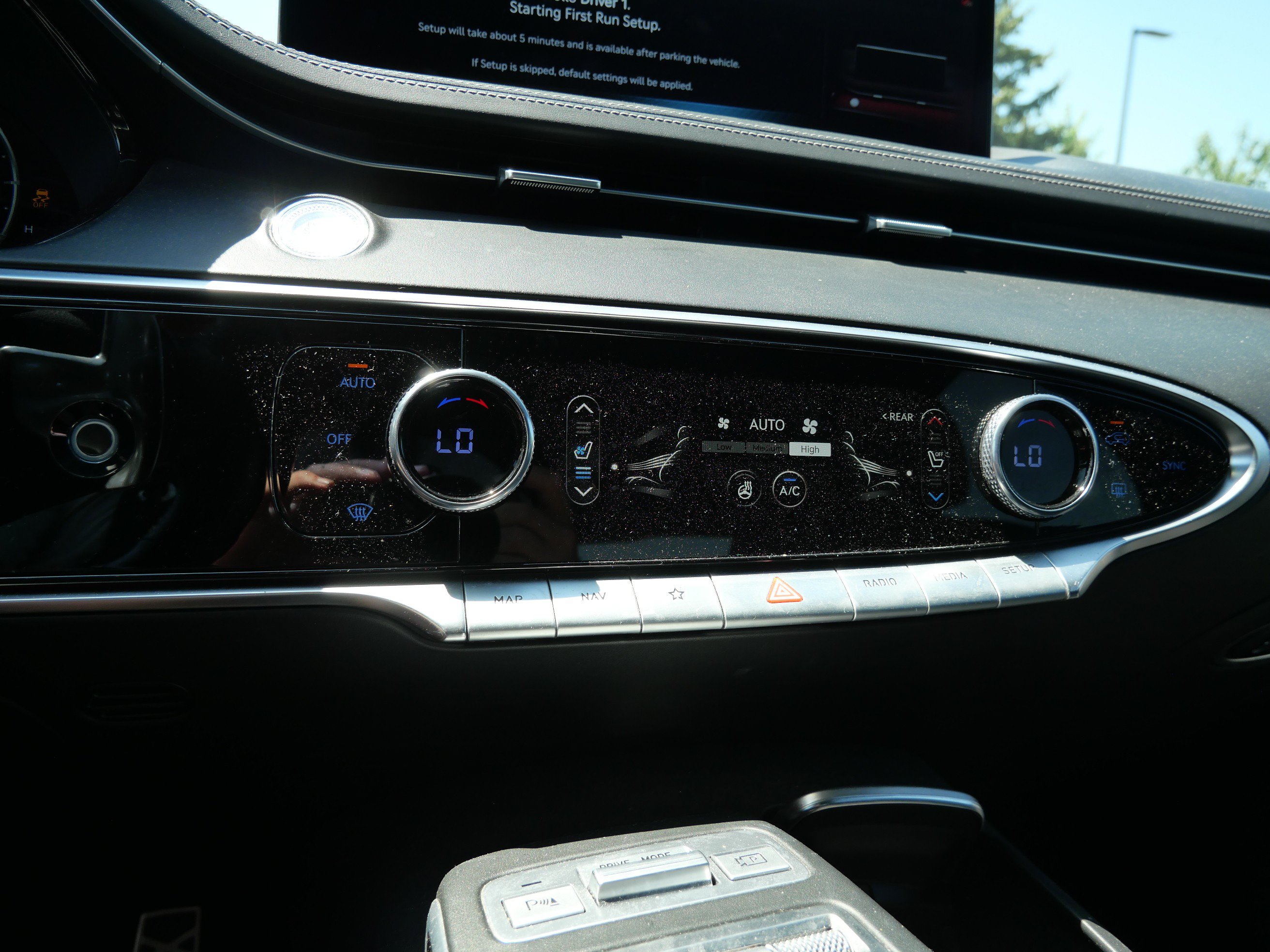 Used 2022 Genesis GV70 3.5T Sport w/ Sport Prestige Package AWD/4WD image 24