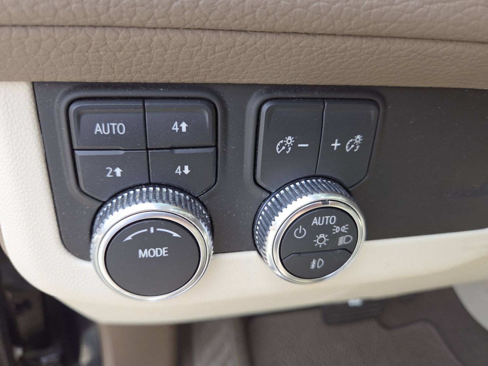 Used 2022 GMC Yukon Denali AWD/4WD image 8