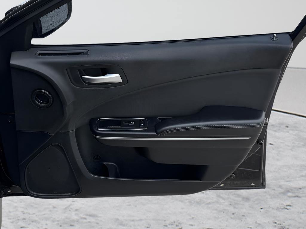 Used 2015 Dodge Charger SE RWD image 31