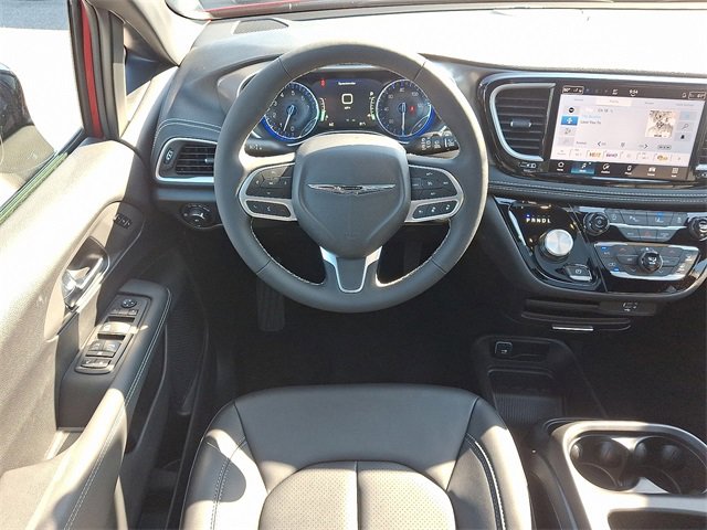 New 2026 Chrysler Pacifica Select image 8