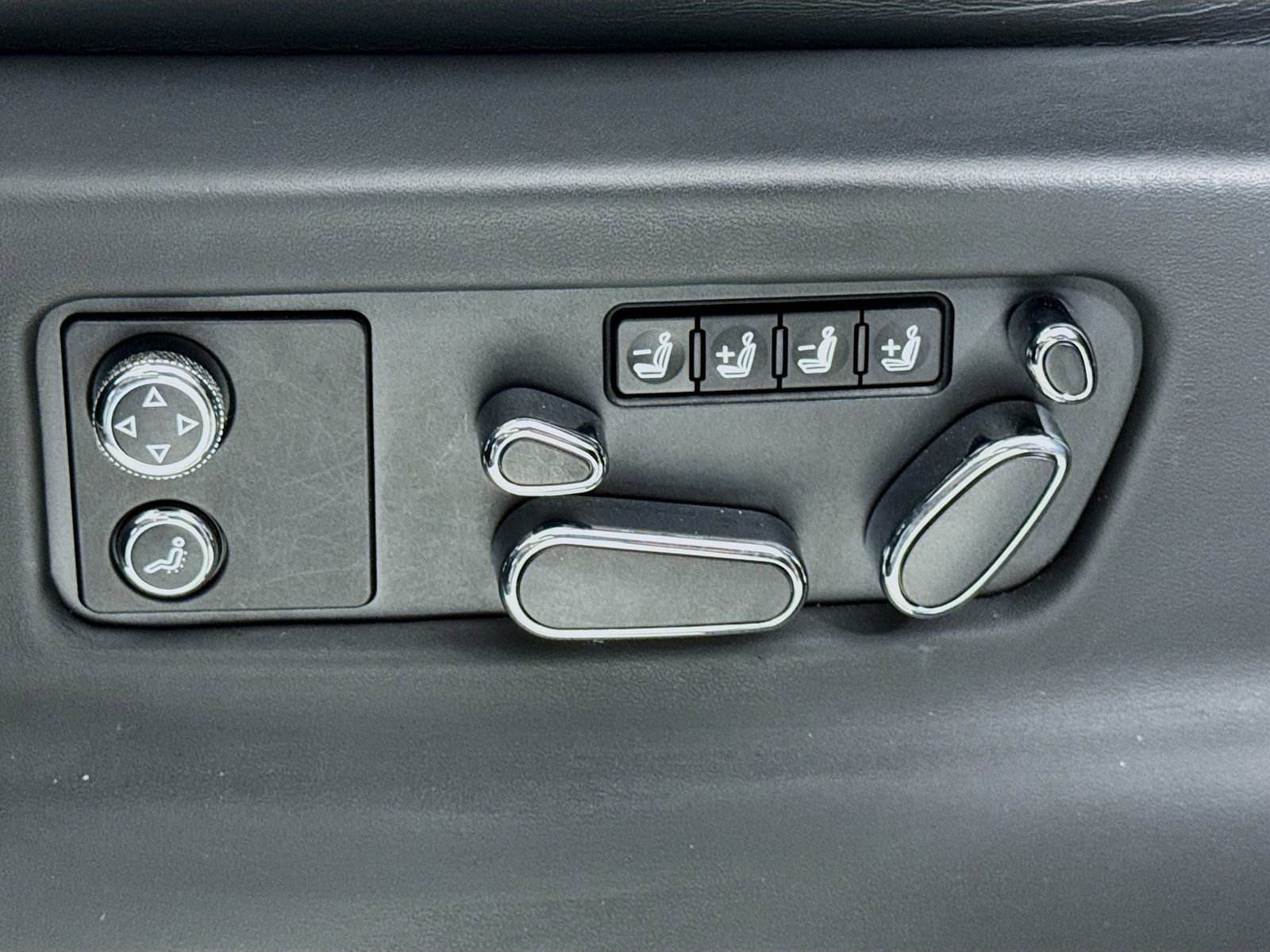 Certified 2024 Bentley Bentayga Extended Wheelbase image 20