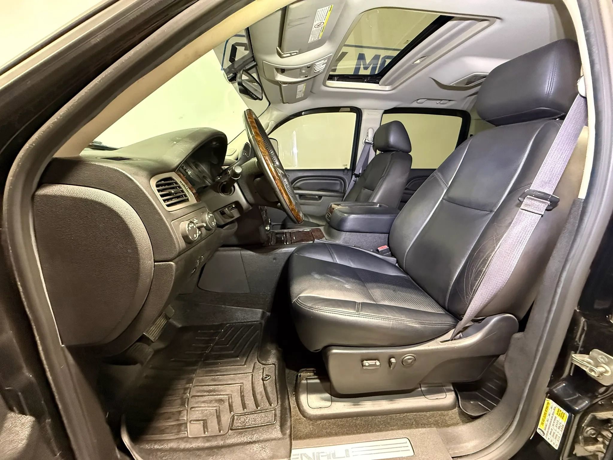 Used 2013 GMC Sierra 2500 Denali w/ Suspension Package, Off-Road AWD/4WD image 16