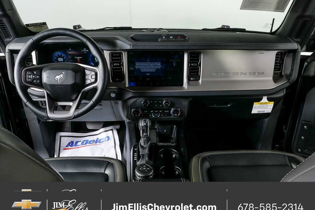 Used 2025 Ford Bronco Outer Banks image 19