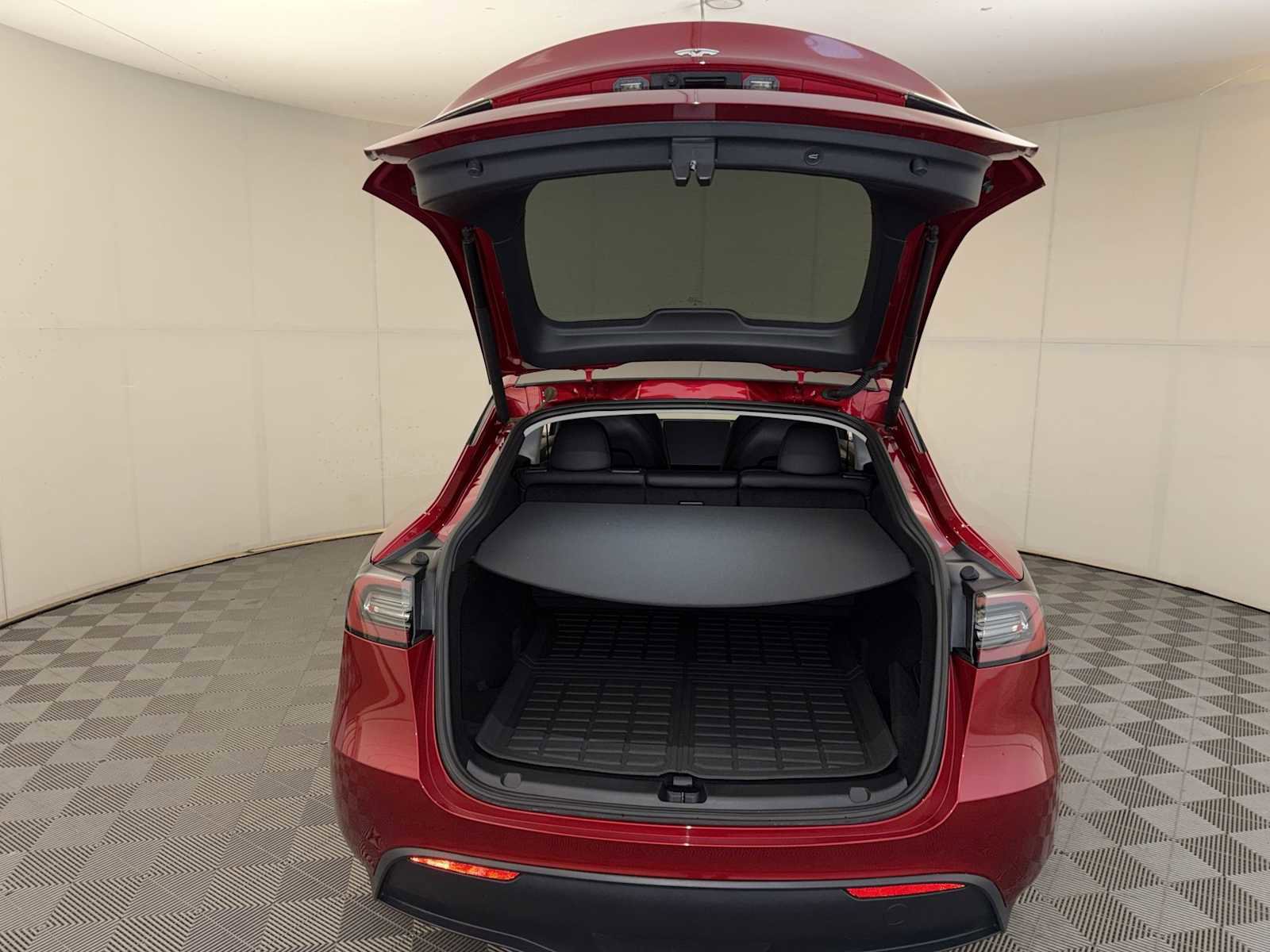 Used 2024 Tesla Model Y Long Range AWD/4WD image 21