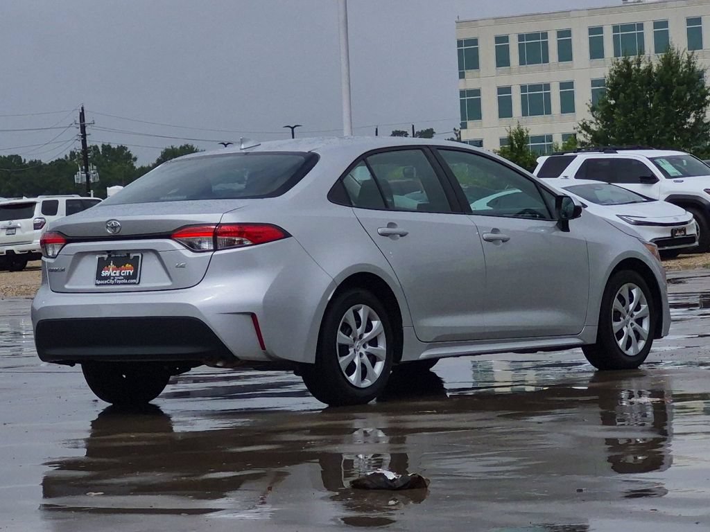 Used 2025 Toyota Corolla LE FWD image 6