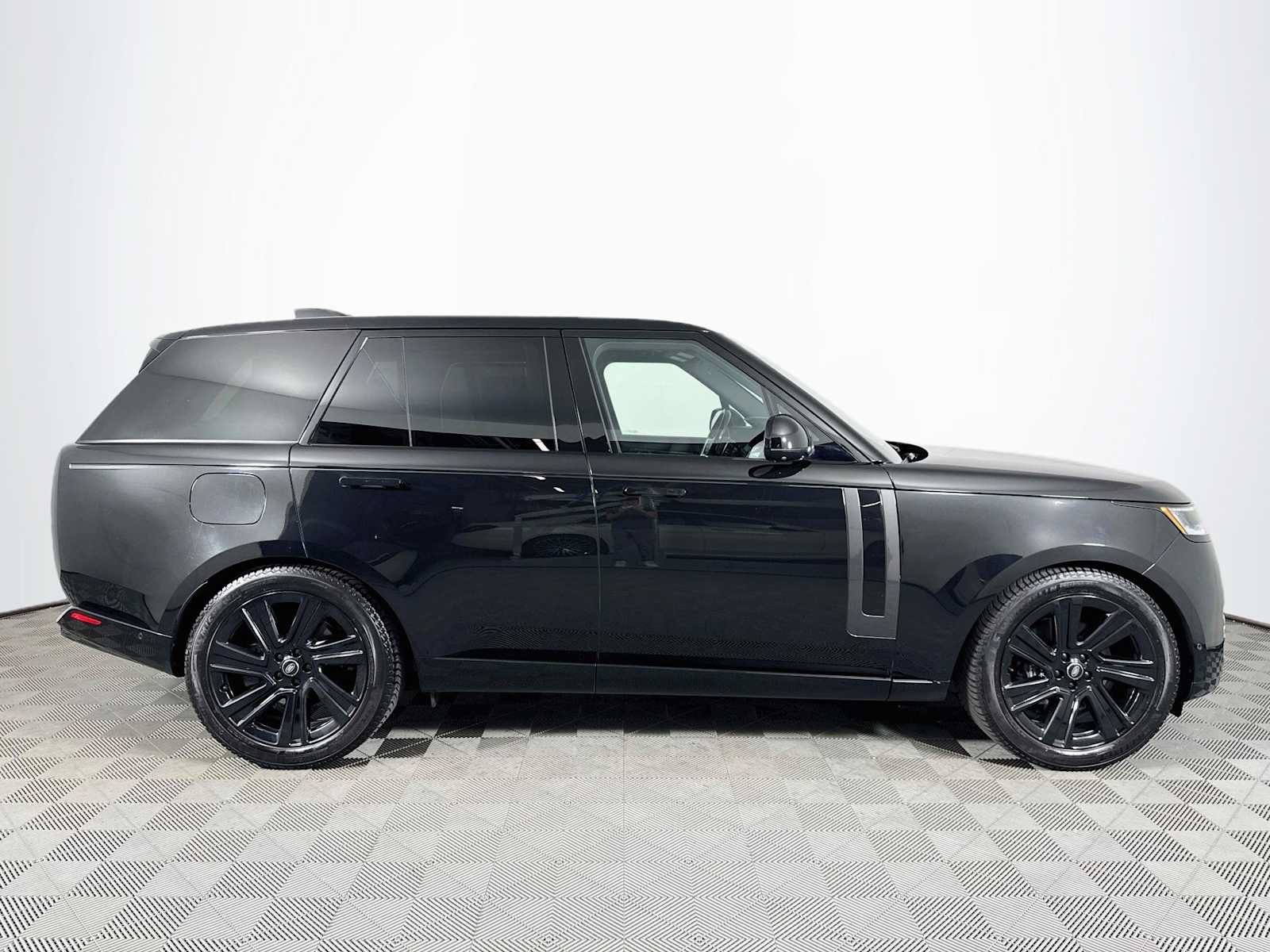 Used 2023 Land Rover Range Rover SE AWD/4WD image 4