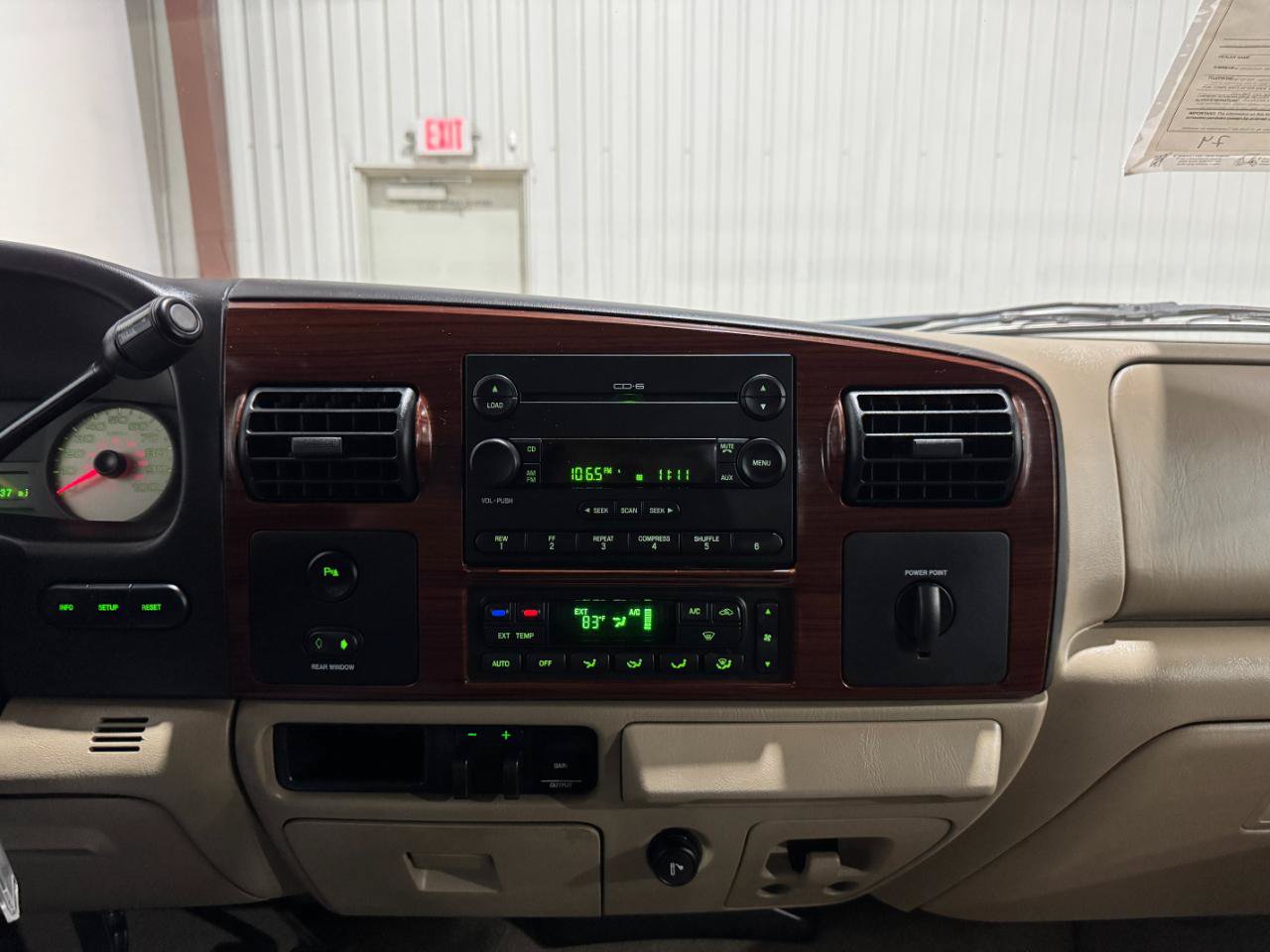 Used 2005 Ford F350 Lariat RWD image 19