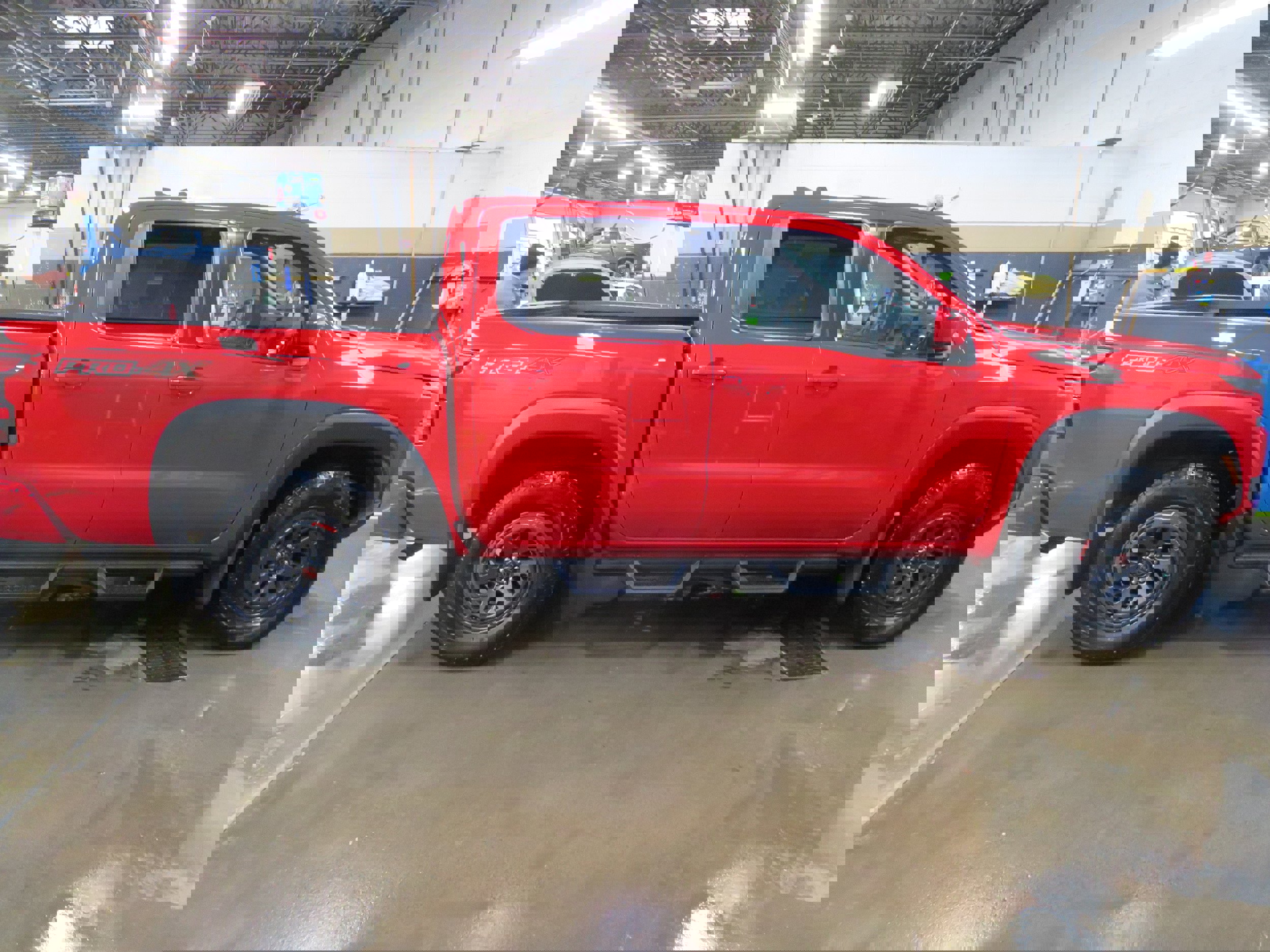 Used 2025 Nissan Frontier PRO-4X image 7