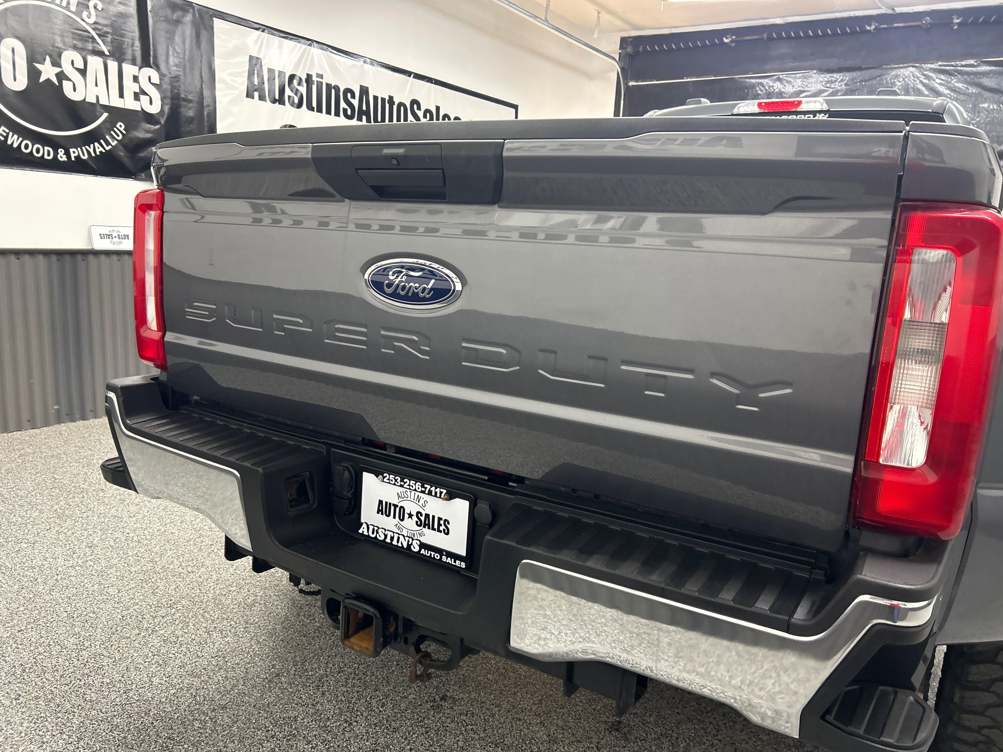 Used 2023 Ford F350 XLT image 5