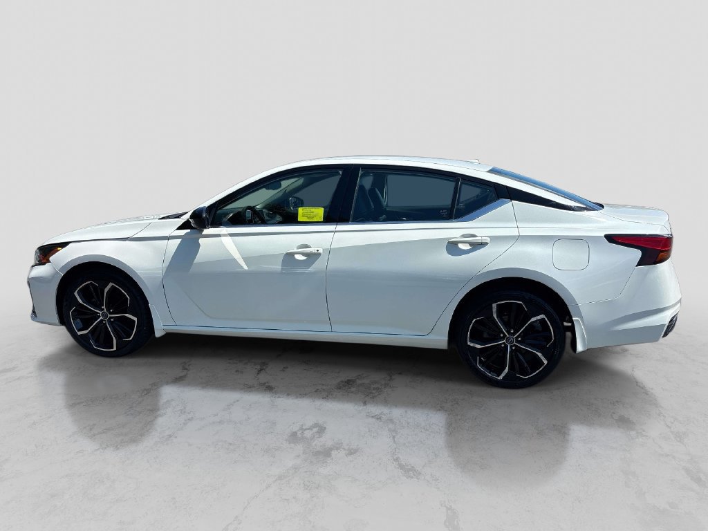 Used 2023 Nissan Altima 2.5 SR AWD/4WD image 2