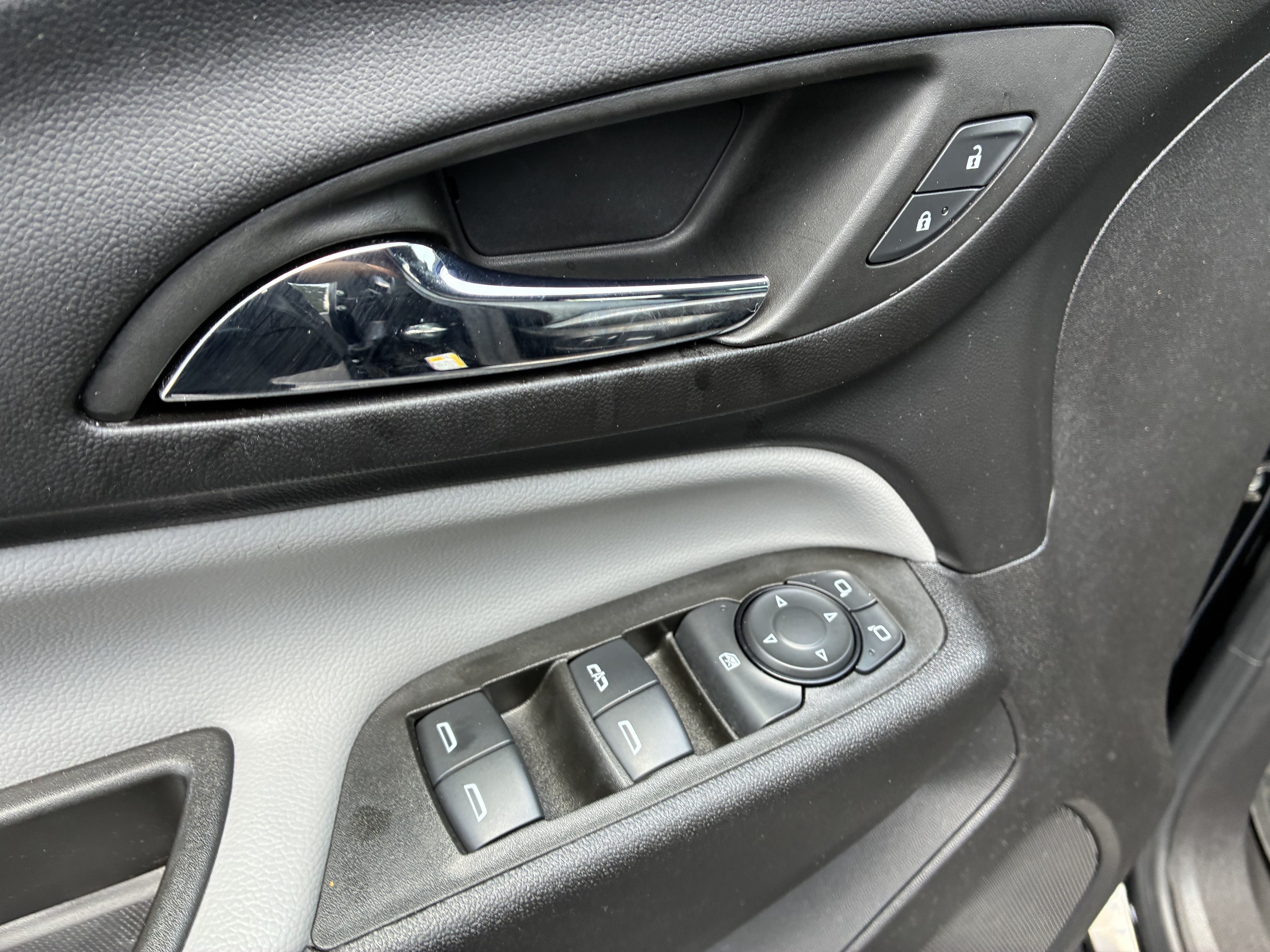 Used 2024 Chevrolet Equinox LS w/ LS Convenience Package FWD image 24