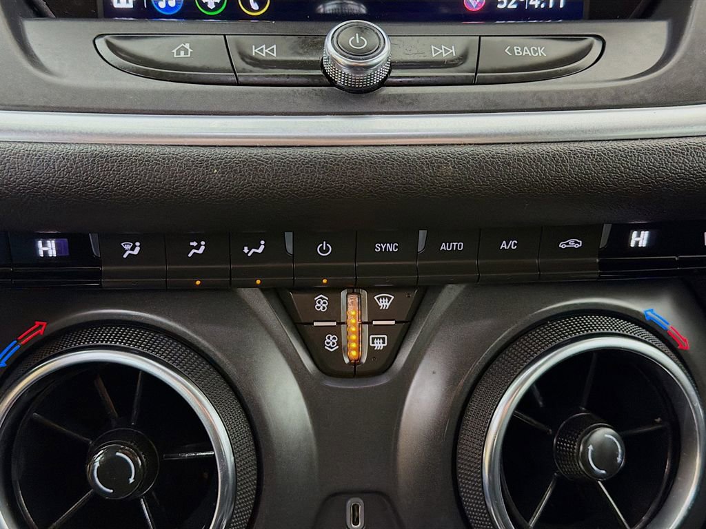 Used 2020 Chevrolet Blazer LT image 30