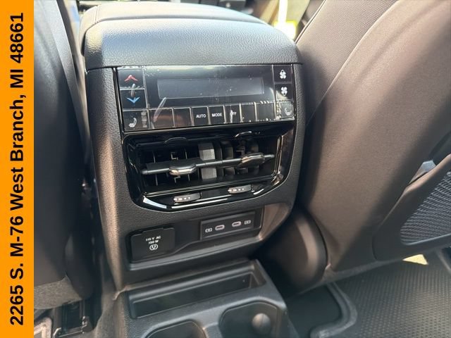 New 2026 Jeep Grand Cherokee L Limited w/ Luxury Tech Group II AWD/4WD image 40