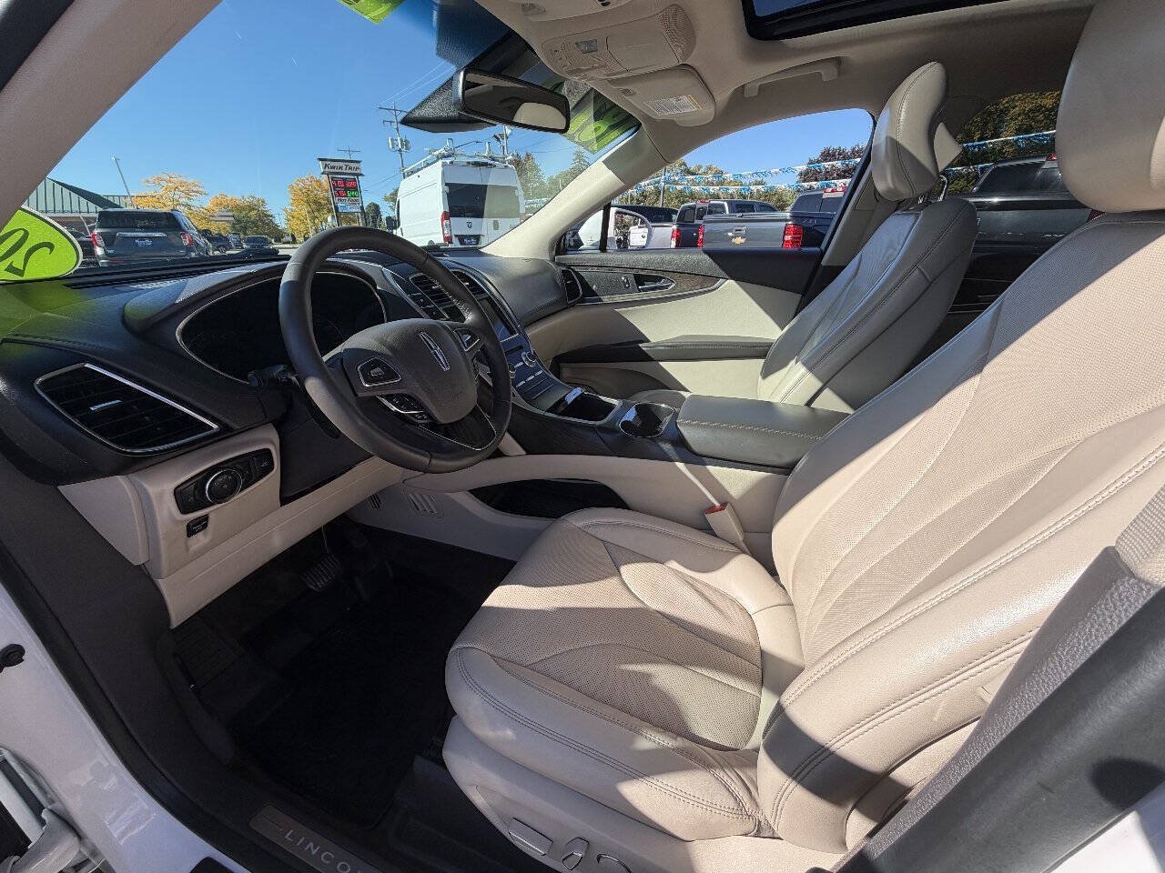 Used 2018 Lincoln MKX Reserve w/ Driver Assistance Package AWD/4WD image 10