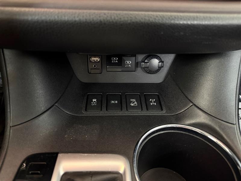 Used 2017 Toyota Highlander XLE AWD/4WD image 29