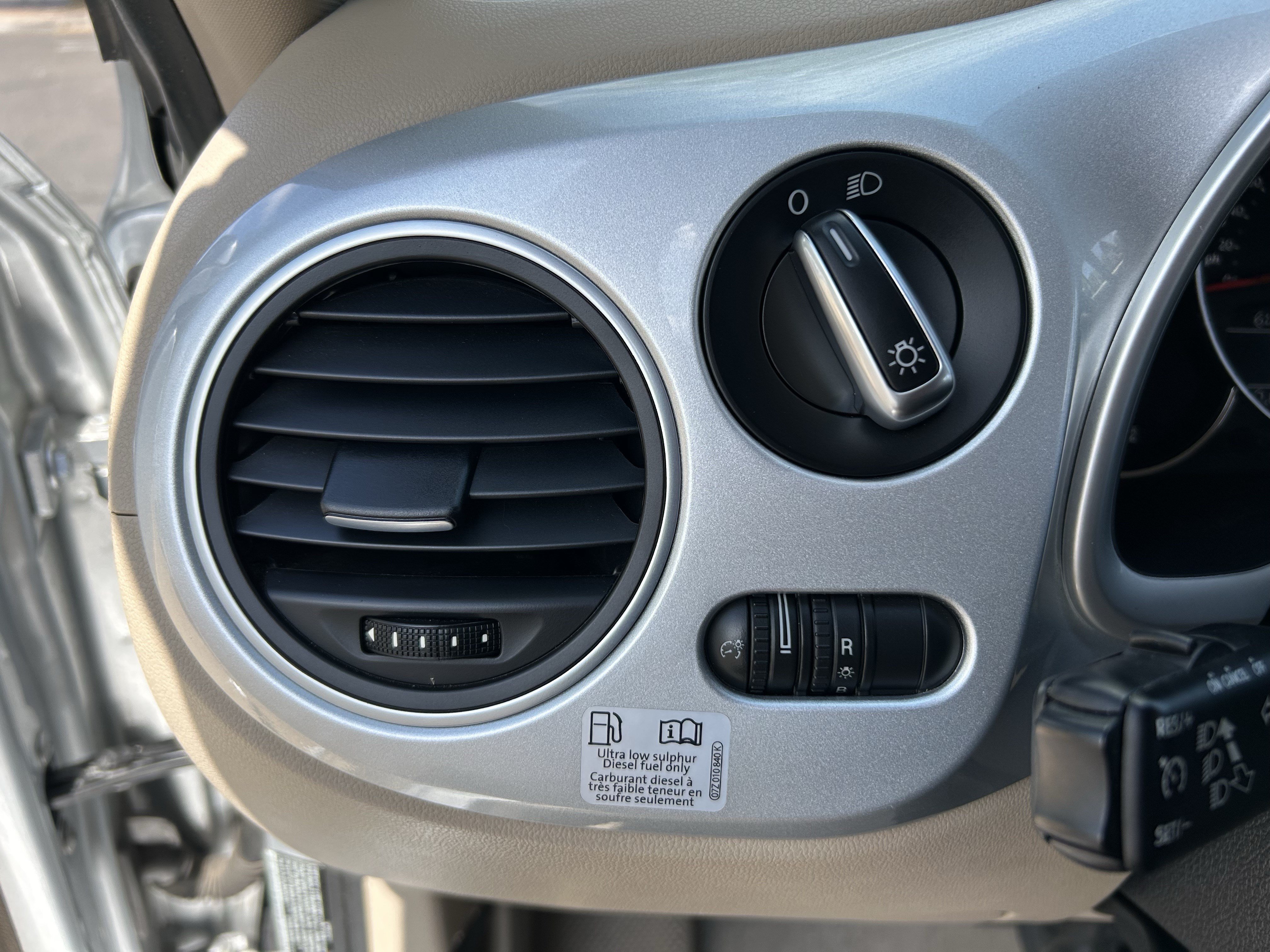 Used 2014 Volkswagen Beetle TDI FWD image 21