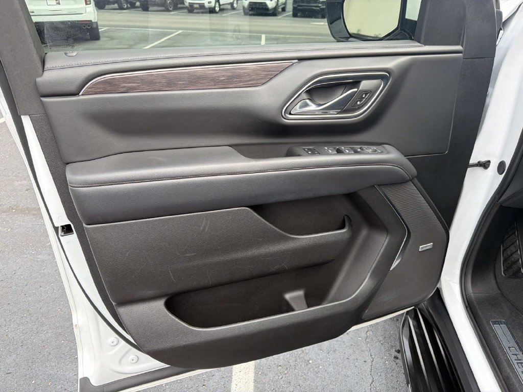 Used 2024 Chevrolet Suburban LT AWD/4WD image 19