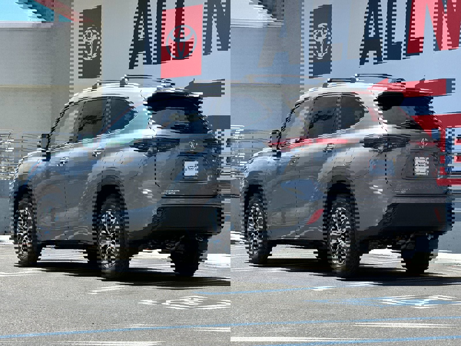 New 2026 Toyota Highlander XLE image 3