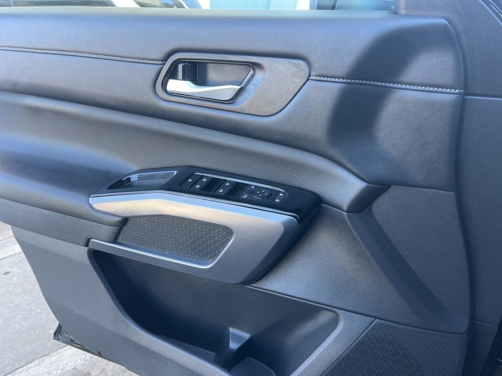 Used 2024 Nissan Pathfinder SL image 6