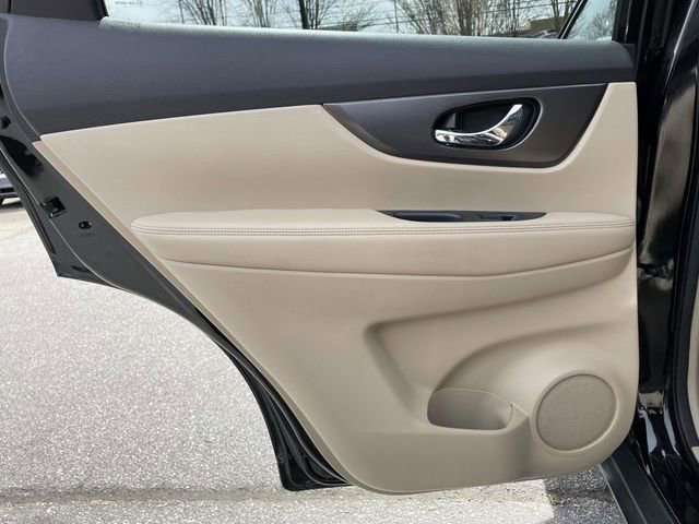 Used 2015 Nissan Rogue SV image 13