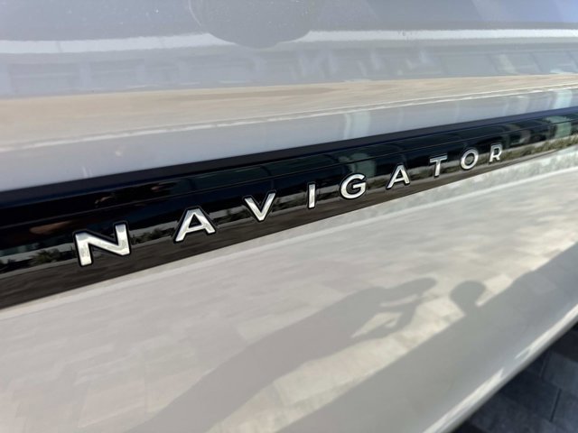 New 2025 Lincoln Navigator L Black Label AWD/4WD image 8