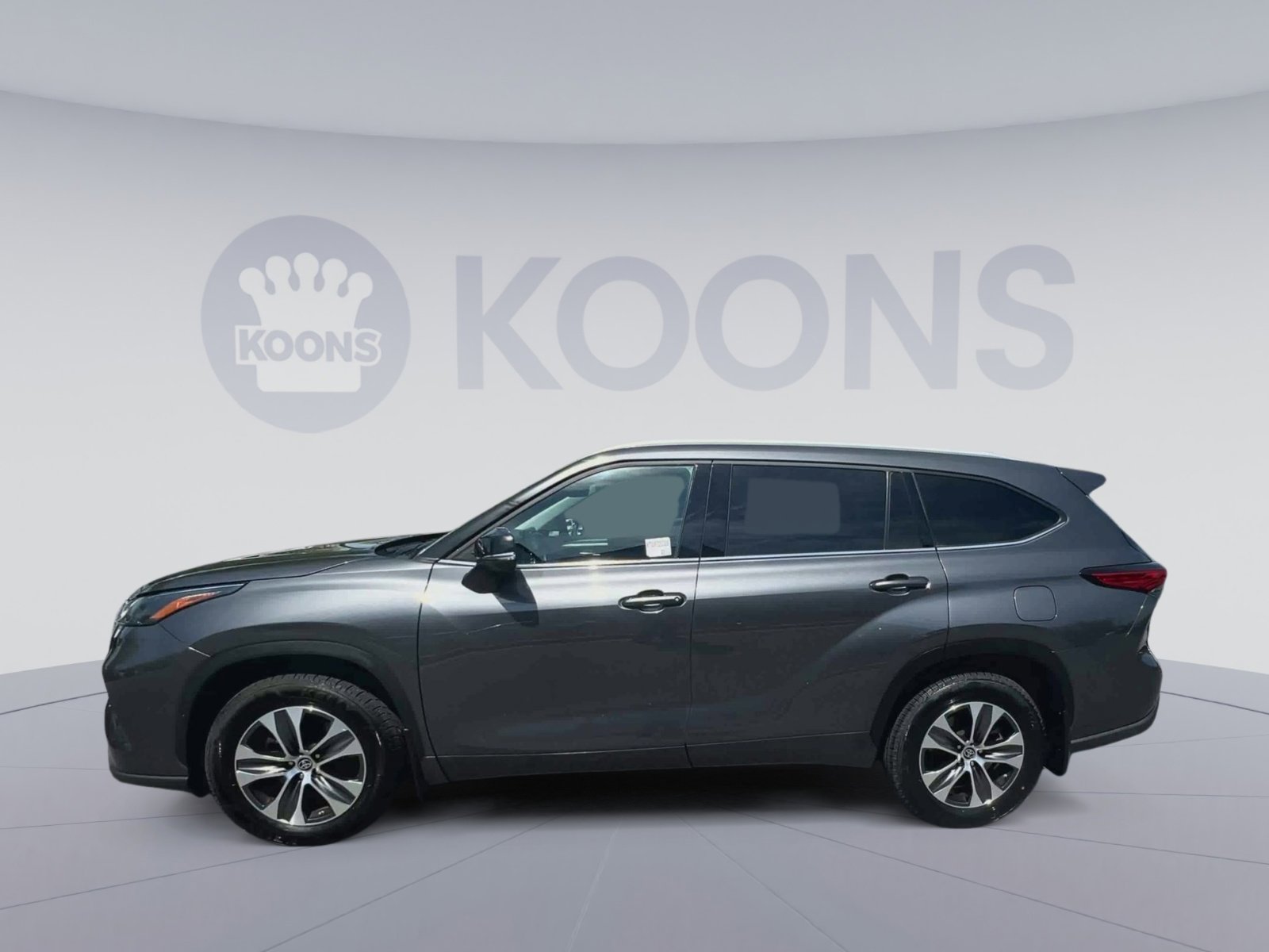 Used 2022 Toyota Highlander XLE AWD/4WD image 7