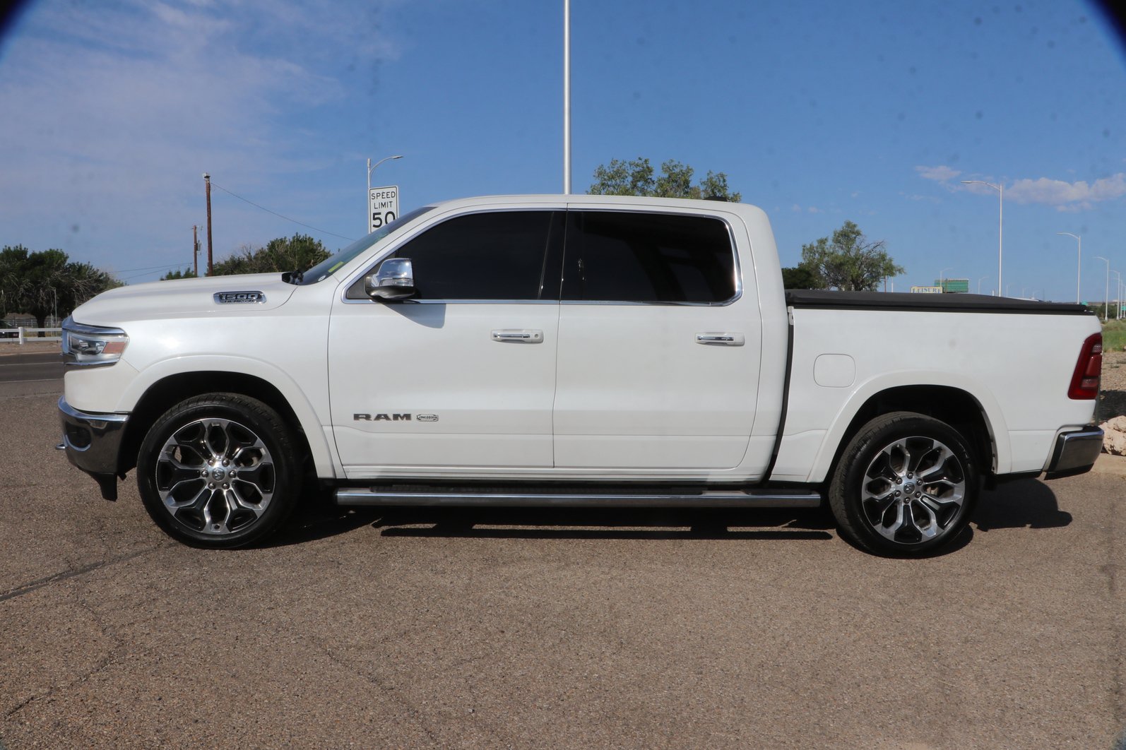 Used 2022 RAM 1500 Limited w/ Trailer Tow Group (B) AWD/4WD image 4
